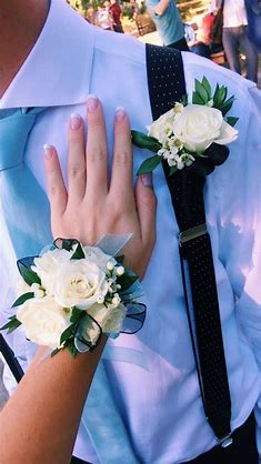 CORSAGE & BOUTONNIERE SET