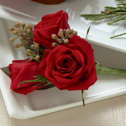 Red Spray Rose Boutonniere –  Oak Ridge Floral Company Llc, Oak Ridge TN